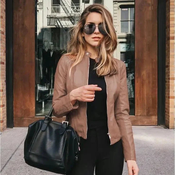 Jaqueta Feminina de Couro Gola Padre Zira